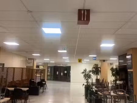 petit prix  bureau à louer 10 m2 à 210 euros ht toutes charges comprises