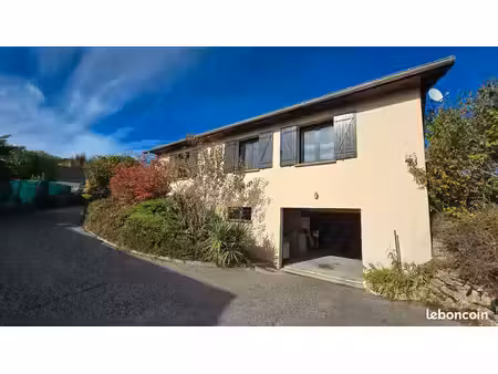 maison individuelle à rafraichir avec grand sous-sol  terrasse et jardin
