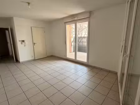 location d'un grand t2 non meublé quartier calme