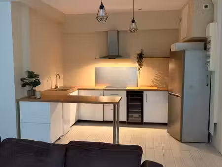 appartement de 53m2 cartier st genès entièrement rénové