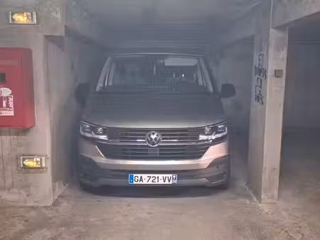 place de parking securise 17.4 m² - stalingrad/honoré de balzac à grenoble  capuche