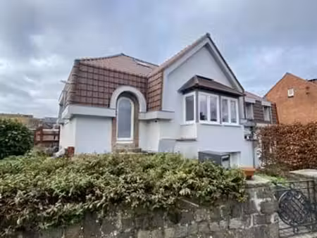 dans une impasse  première occupation après rénovation