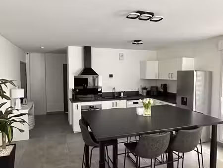 beau t3 à louer 81m²  terrasse 16m²  garage sous-sol  proche centre