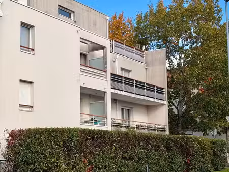 à vendre t3 lumineux à nantes eraudière avec balcons et garage fermé