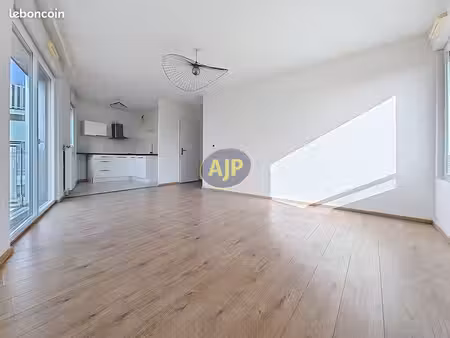 appartement 3 pièces 64 m²