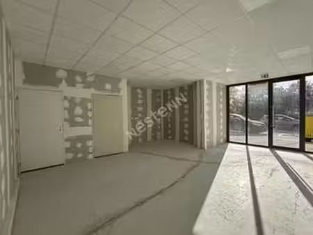 location bureaux et commerces à avrillé (49240) : à louer / 44m² avrillé