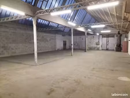 local professionnel 500 m² avec parking – proche axe de bièvre – saint-siméon-de-bressieux