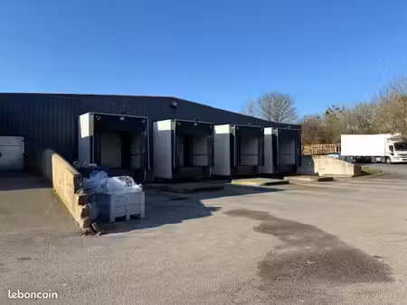 local d'activité 1 700 m²