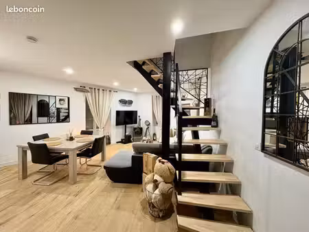 ? à louer – appartement duplex rénové en centre-ville de château-gontier