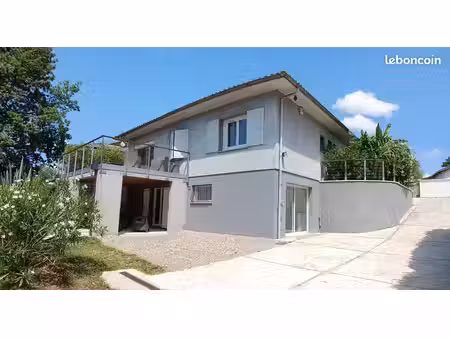 maison familiale avec piscine et jardin arboré
