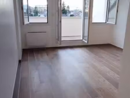 t3 - 84 m² à 2 min du port - 2 balcons  garage  cave - dpe c