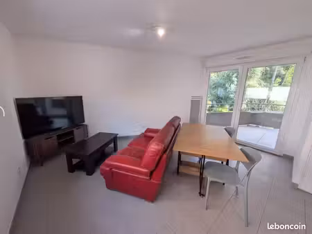 t2 meublé 43 m² avec balcon et parking – hôpitaux-facultés – 920 cc