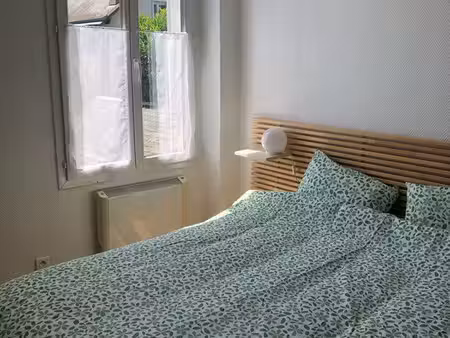 f2 entièrement meublé en fond de cour – orléans – 650 tout compris