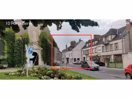 bureau 30 m² + cour et dépendances 31 m2 – sully-sur-loire centre