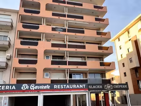 studio cabine meublé avec balcon vue latérale mer + option garage