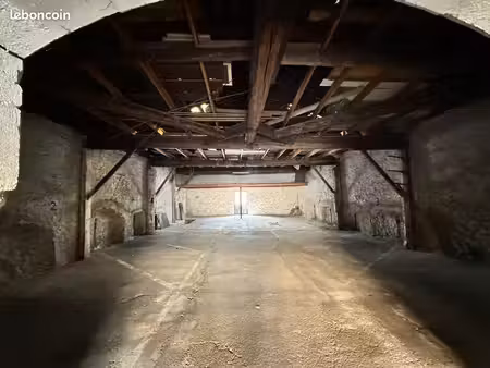 grand garage / local de stockage 280 m² proche gare
