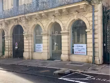 local  240 m²