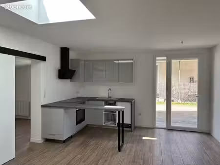 maisonnette en location meublée  centre du bourg