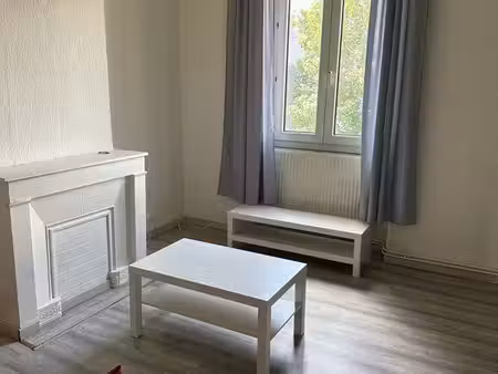 grand t2 traversant meublé