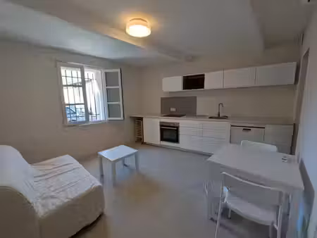 location appartement 2 pièces 34 m² à arles (13200)  720 €