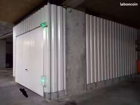 loue grand garage box sécurisé merignac