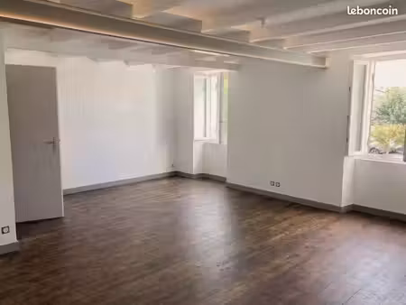 appartement t2 rénové de 54 m2 à port sainte foy et ponchapt proche mairie