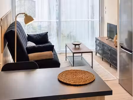 studio meublé élégant & entièrement équipé – centre de cholet