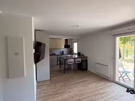 appartement meublé à louer avec place de parking et jardin