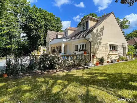 maison 9 pièces 301 m²