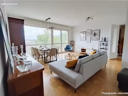 appartement lumineux de 83 m² avec 2 balcons  box et cave