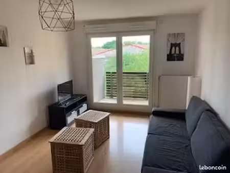très beau t2 balcon et parking