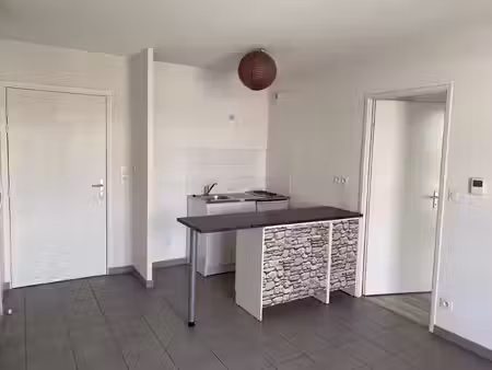 appartement t2 avec terrasse et garage – vénissieux