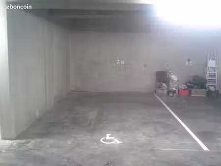 nantes - a louer – parking - acces pmr / 18 m²
