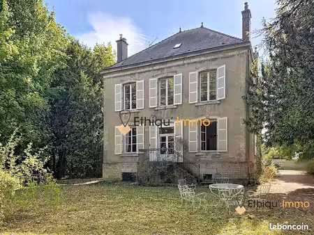 maison 9 pièces 208 m²