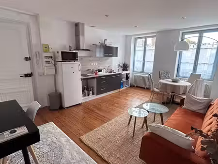 bel appartement t2 – centre-ville (rue du collège) – dpe c libre sous quelques jours