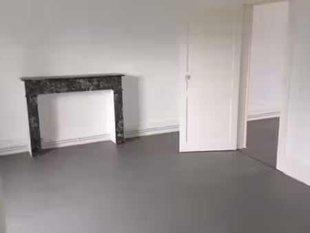 charmant f3 - bon état - immeuble de caractère - proche commodités