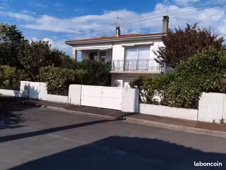 belle maison 4 pièces  115m2  jardins  terrasses et parking privés