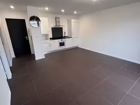 t2 rénové avec balcon – 42 m² – jarville-la-malgrange