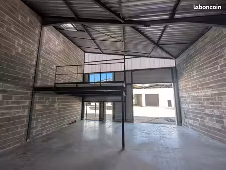 local d'activité à louer à carbon blanc - 304.8m2