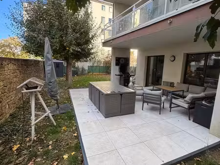 f3 71m² rénové avec terrasse 30m²  jardin privatif 165m² et garage fermé à 5 min de la gar