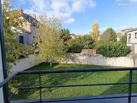 t2  37 m²  quartier hauts pavés  non meublé  balcon  terrasse et parking