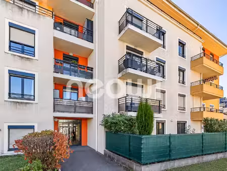 t2 avec balcon et place de parking