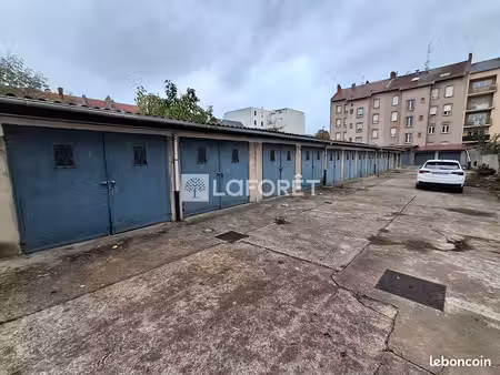 parking/box 768 m² thionville
