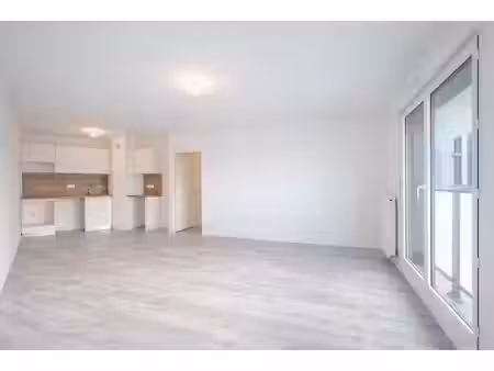 location appartement 3 pièces 65 m² à aubervilliers (93300)  1 313 €