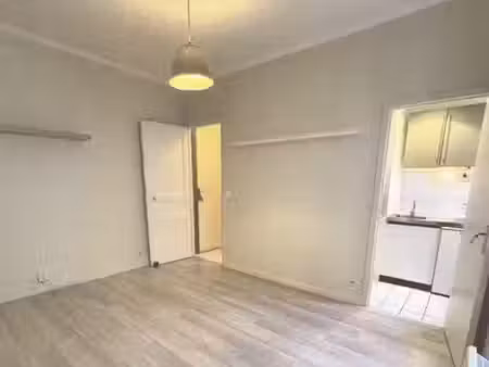 location appartement 2 pièces 29 m² à paris 10ème (75010)  1 288 €
