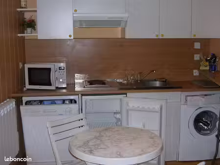studio r d c 20 m² rue saint pierre avec terrasse jardinet 20 m²