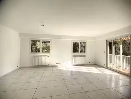 location appartement 4 pièces 106.66 m² à nice (06000)  1 602 €