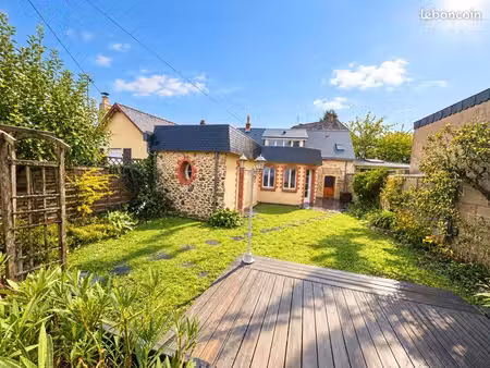 à louer – magnifique maison rénovée avec jardin – laval – 1 250 /mois