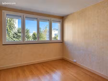 appartement t2 de 44 m² dpe c plus 1 cave et 1 séchoir à clermont-ferrand secteur berthelo