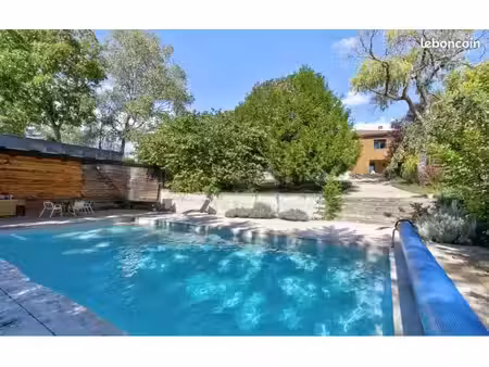 villa de caractère 210m² - plein sud - piscine - pool house - parc 2290m² - riom